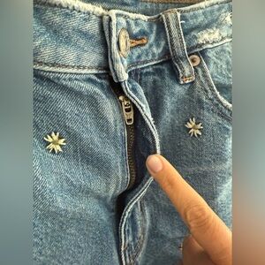 Adorable American Eagle Distressed Blue Jean Shorts With Tiny Flowers! 🌺 🌼